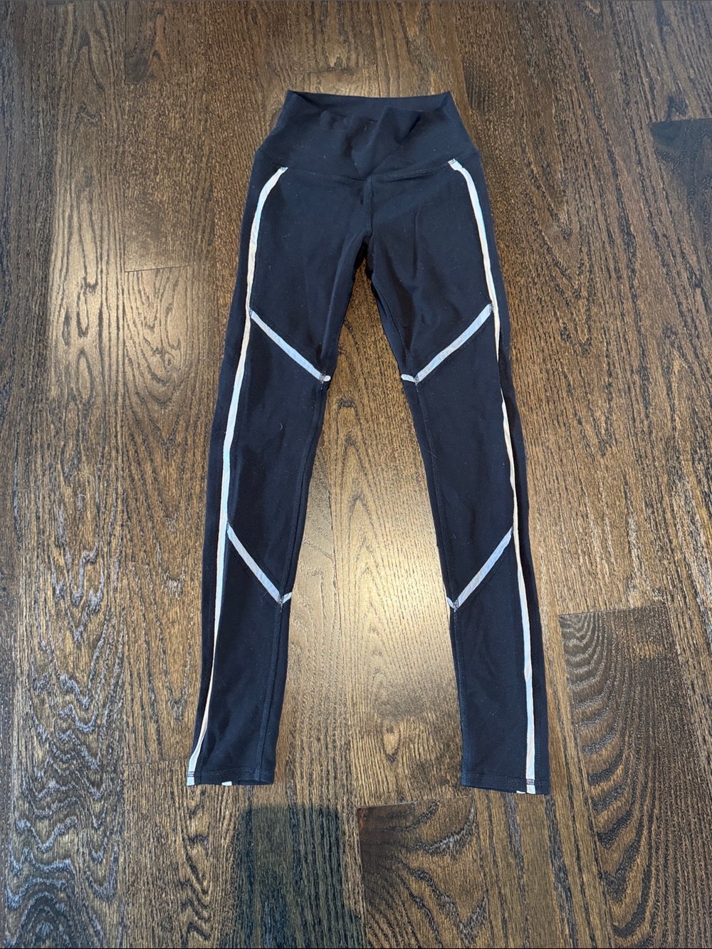 ALO Yoga Talia Black Leggings with White accents XS